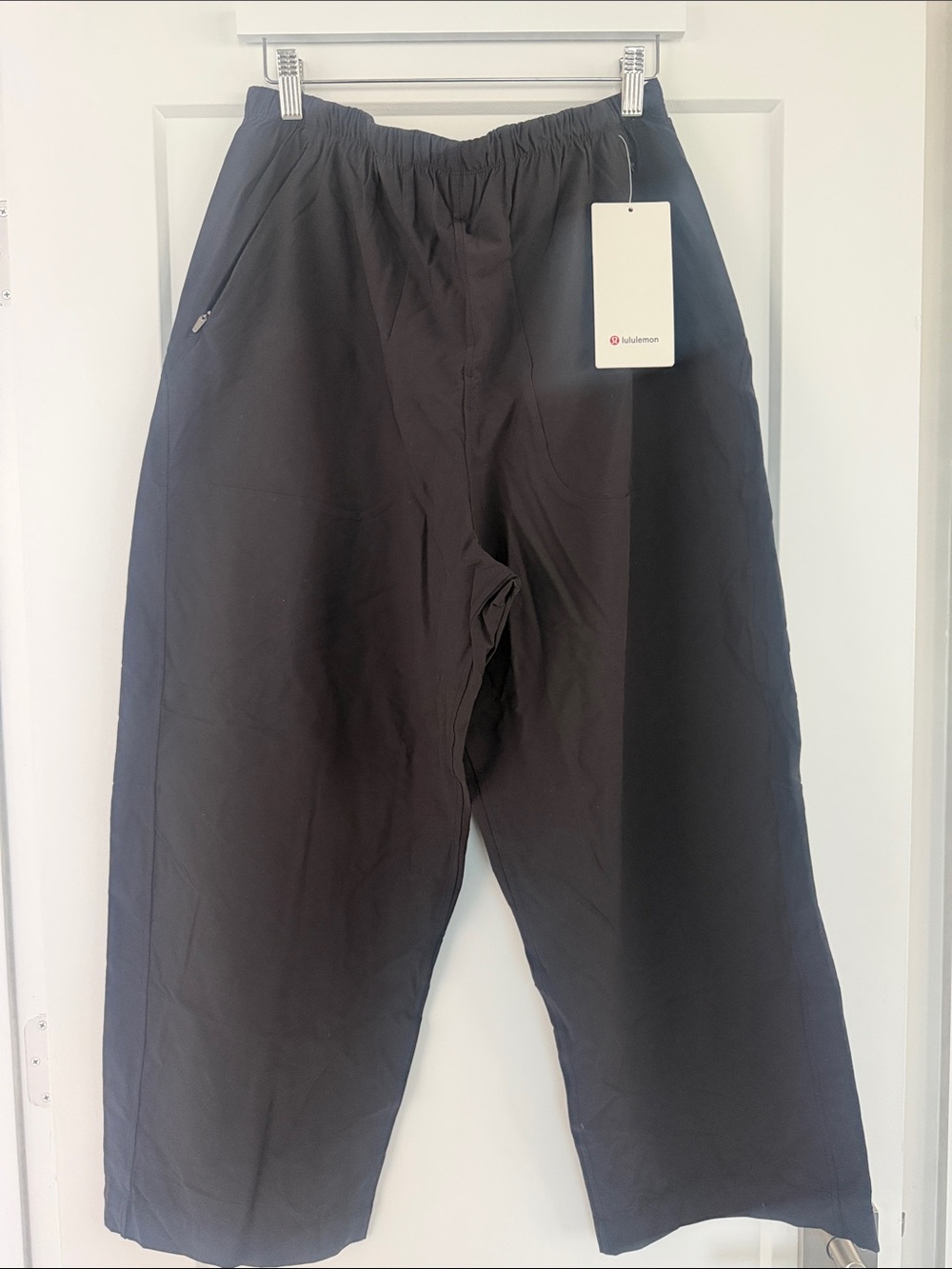 Authentic Lululemon Lightweight MR Barrel-Leg Crop